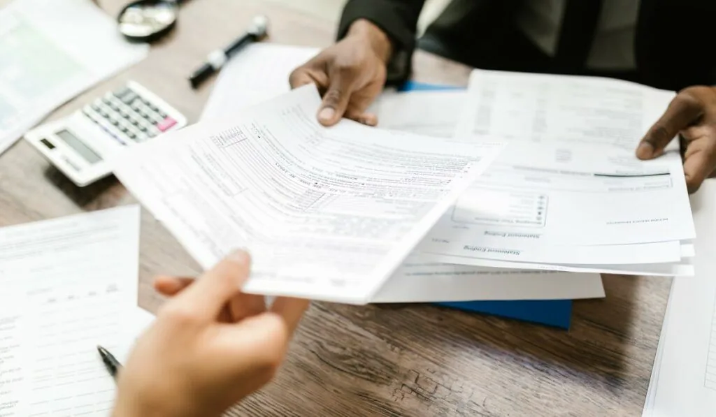 L'assurance décennale sur les devis : ce que la loi impose