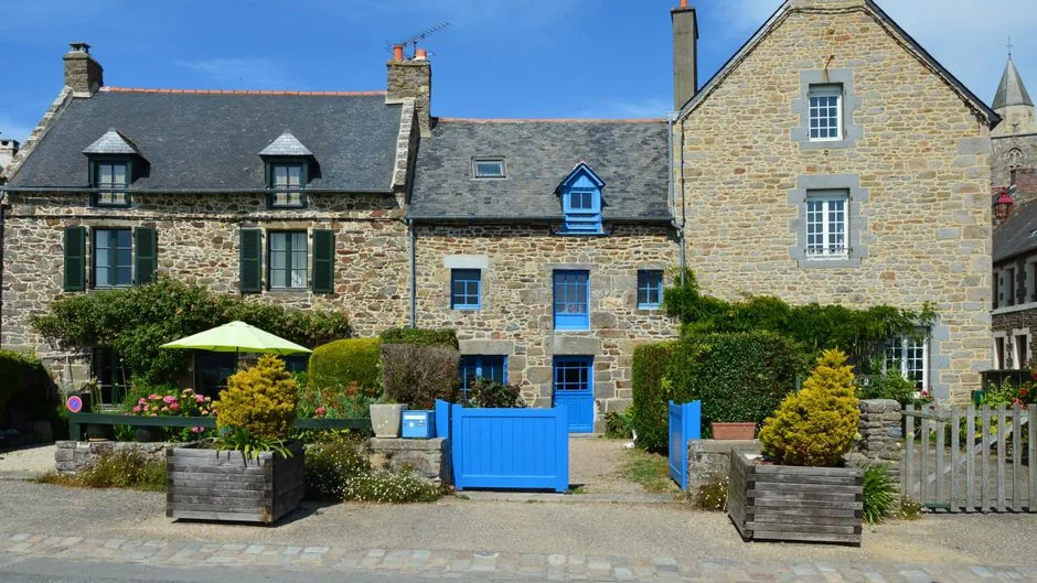 Rénover une longère en Bretagne : budget, matériaux et artisans